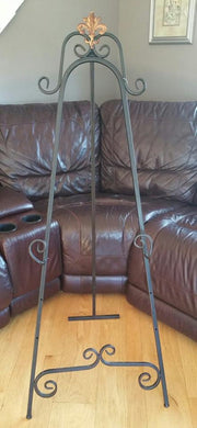 Easel - Fleur De Lis  (rental)