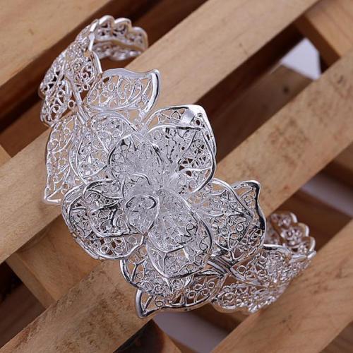Large Flower with Open Lace Cuff